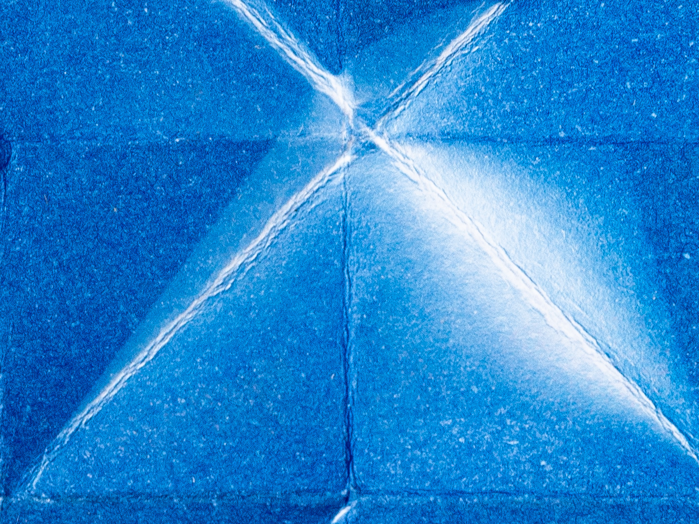 <em>Aperçu zoom expérimentation peau pliée sous UV</em>