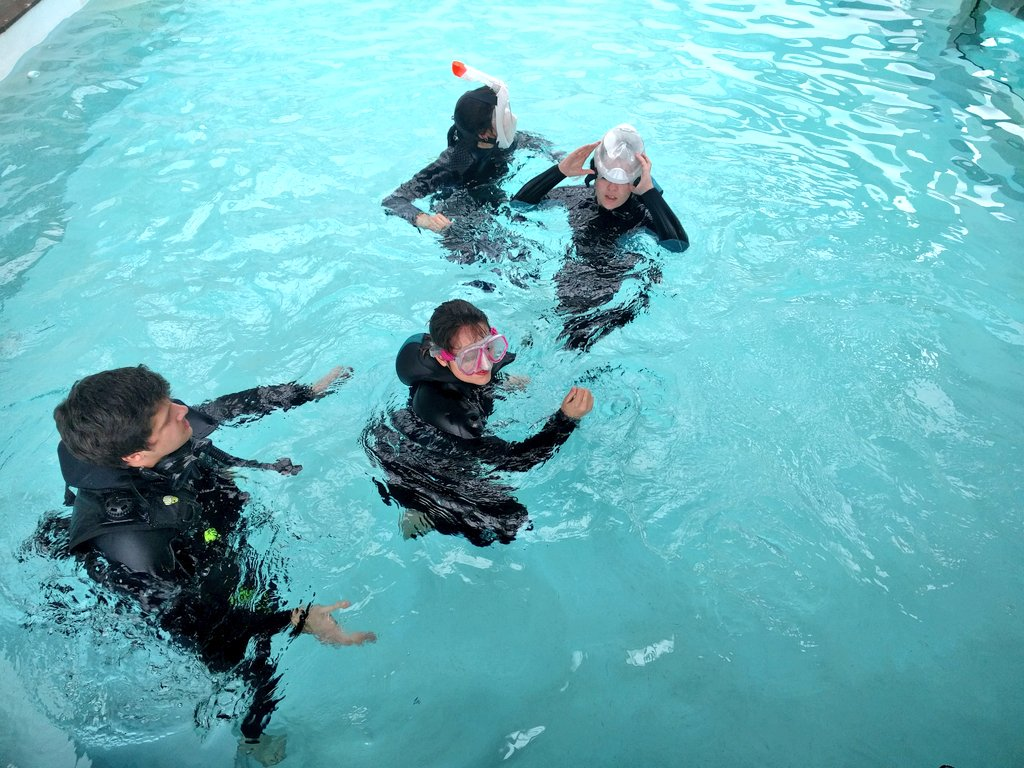 Session de tests produit dans la piscine du design center de Décathlon à Hendaye, 2018
