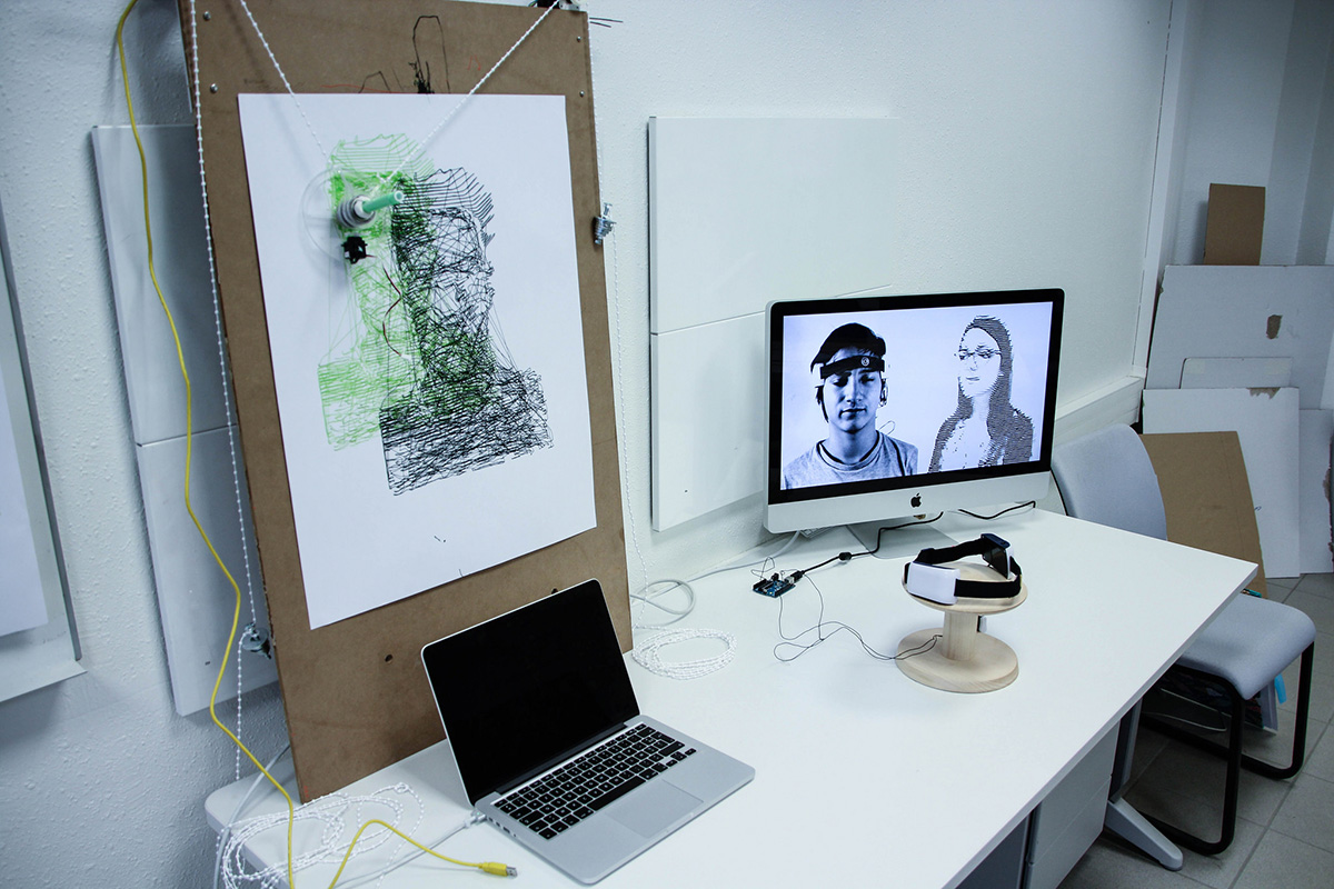 Prototype de dispositif de dessin et casque EEG, Victor B., 2016.