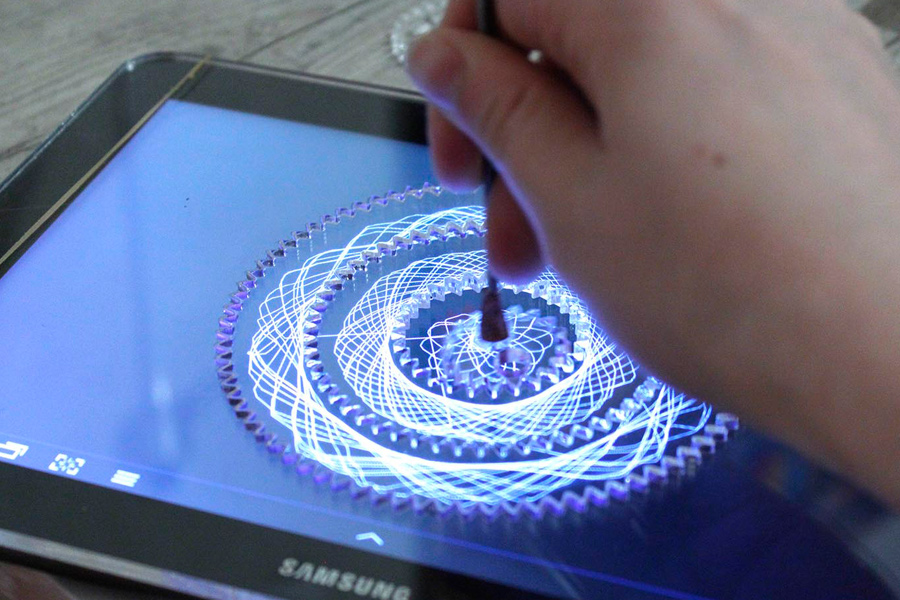 Atelier d.raw, prototype de spirographe tangible