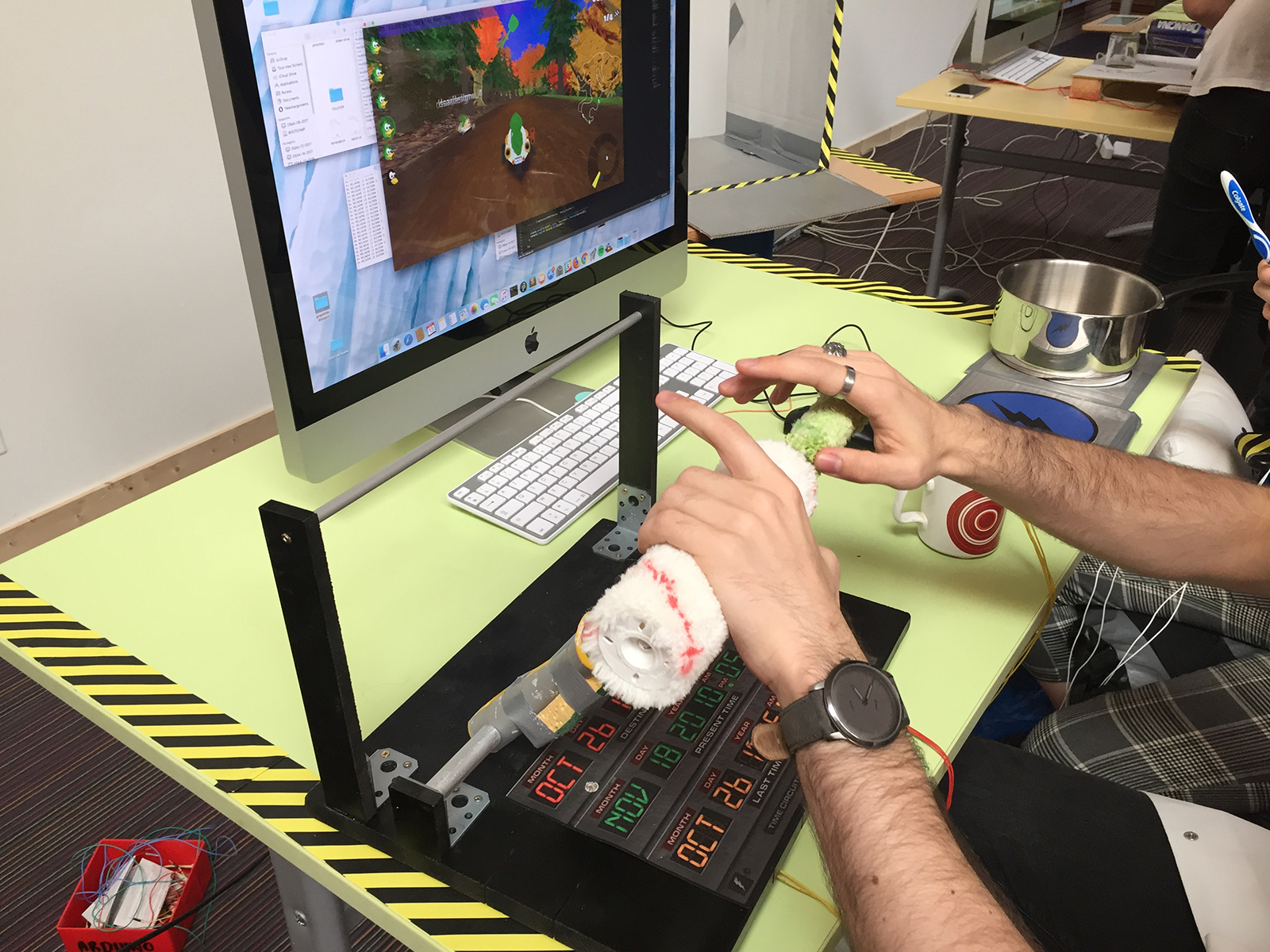 Challenge IHM 2019. Conception d'interactions tangibles permentant de piloter le jeu Super Tux Kart à partir d'une liste d'objets imposés.