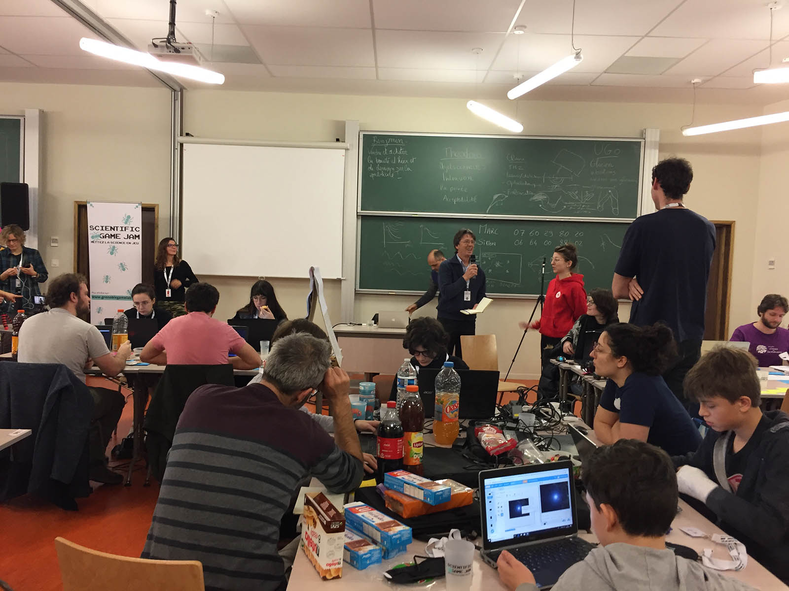 Participation à la Scientific Game Jam de Grenoble, hackathon science et jeux vidéo.