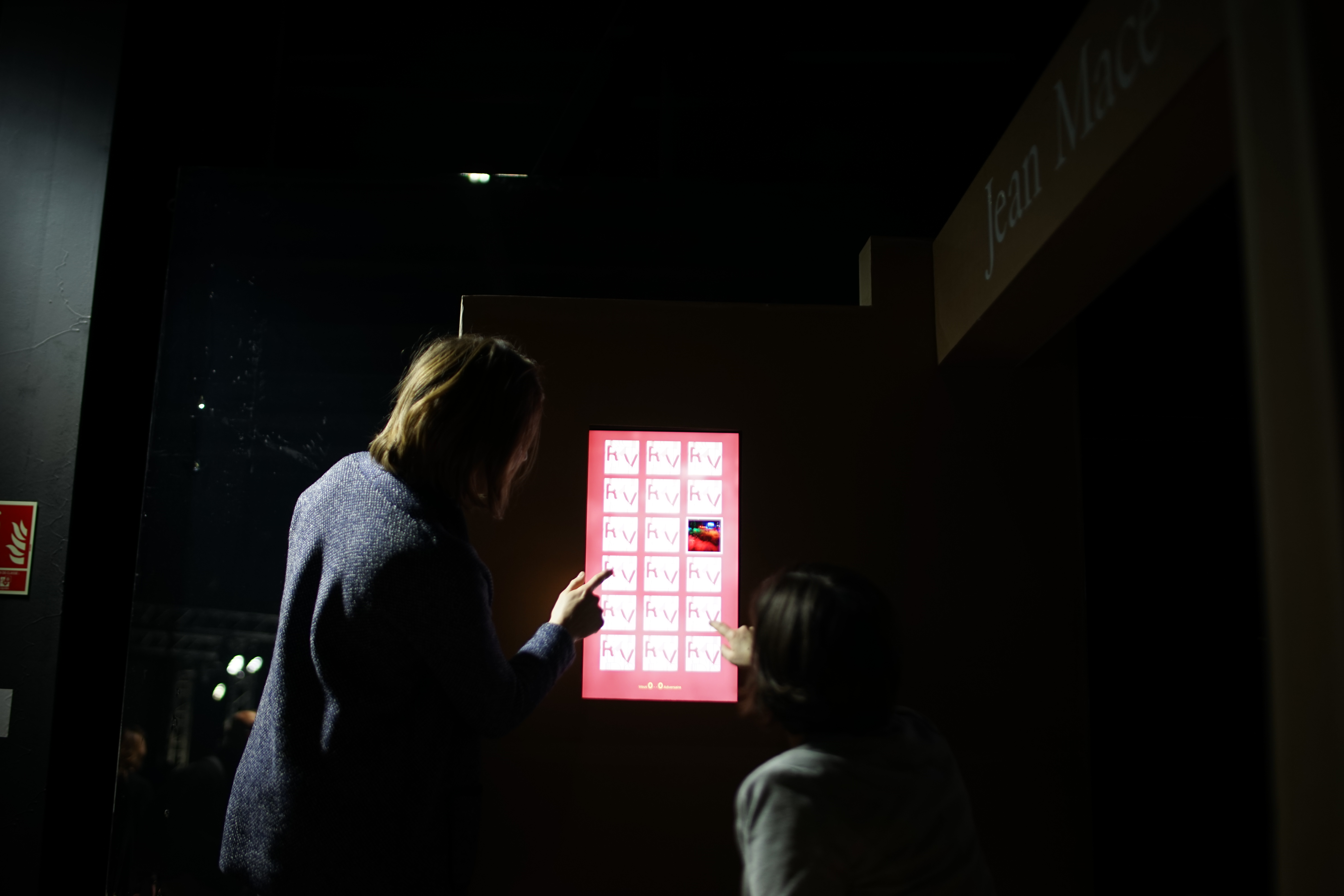 Exposition du prototype recto/verso lors d'Expérimenta, salon arts-sciences à Grenoble.